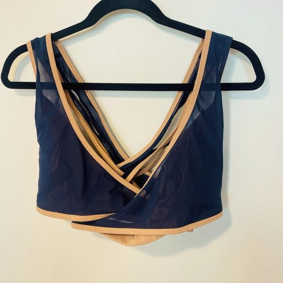 Fabletics Women's Blue Faye Medium Impact Sports Bra sz med EUC workout - Picture 2 of 9